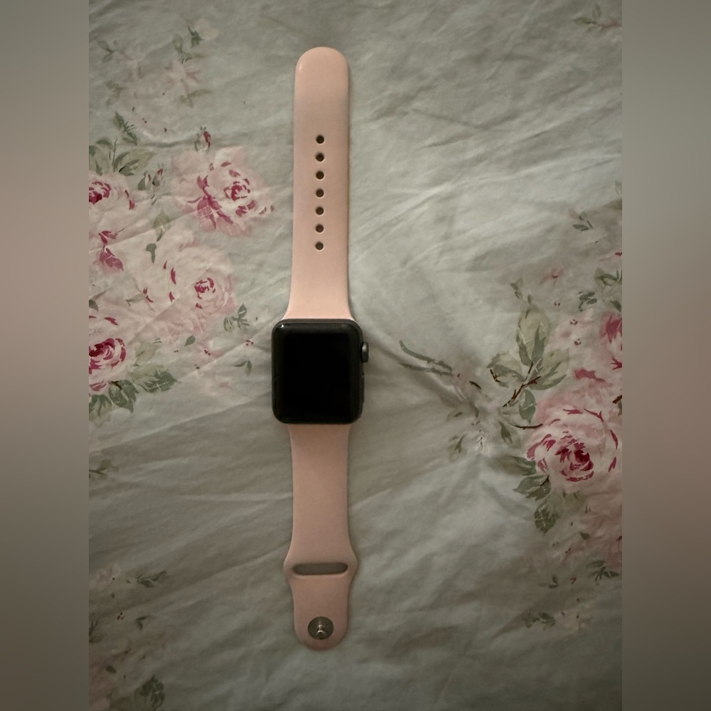 Apple Watch Series 3 38 mm with 40 mm pink watch band